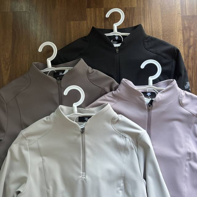 Descente 迪桑特25秋季新款！女士一体绒户外运动训练跑步半拉链长袖！掌柜力荐！观网门店同步！面料弹力舒适透气吸湿！一体绒面！锁温蓄热！秋冬易可当内搭！手