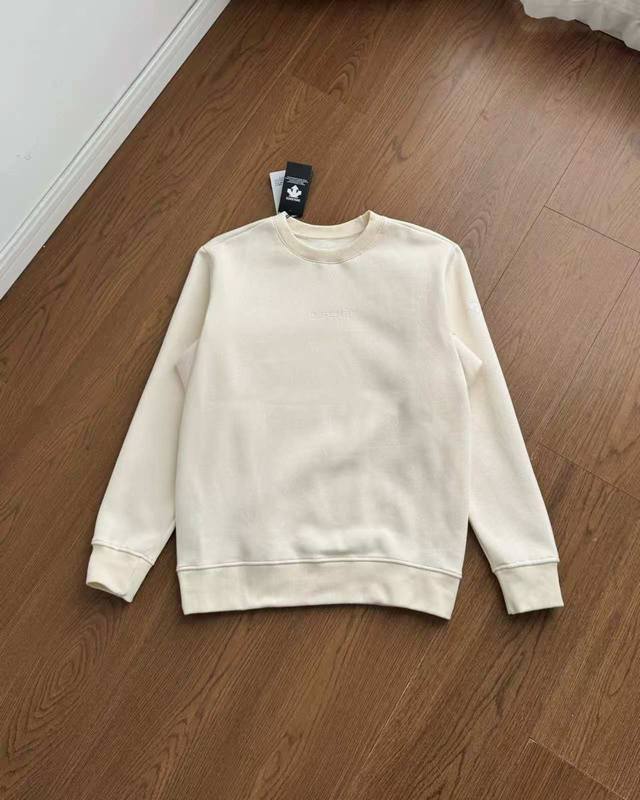 上新！ ，Descente迪桑特男士加绒套头卫衣！男女同款！迪桑特匠心打造男士加绒卫衣，以科技面料构筑温暖屏障，内里细腻绒感锁住体温，无惧凛冽天气。立体剪裁兼顾