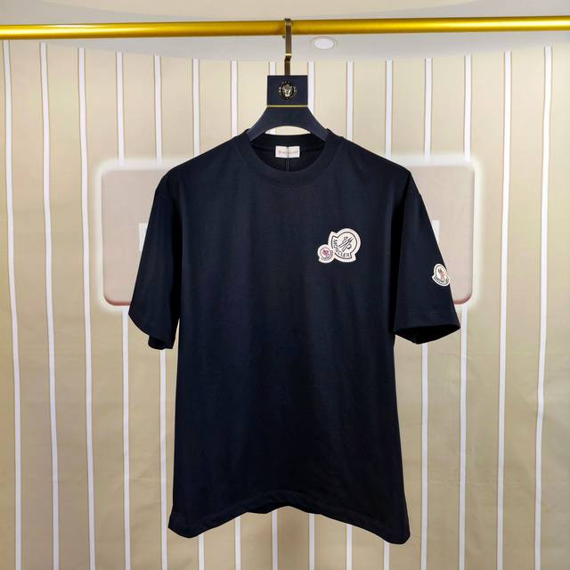 M*Ncler 蒙口2025早春新款原单男士圆领短袖T恤 专柜同步售卖 高端品质 高版本 Os版型阔版 爆款绣花字母Logo袖上绣标设计 定制进口双股100%纯