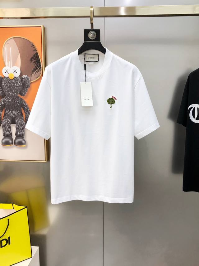 G*Cci 古齐2025春夏新款原单男士圆领短袖T恤 专柜同步售卖 爆款高端品质 高版本 Os版型阔版 胸前立体刺绣Logo图案设计 定制进口双股100%纯棉面