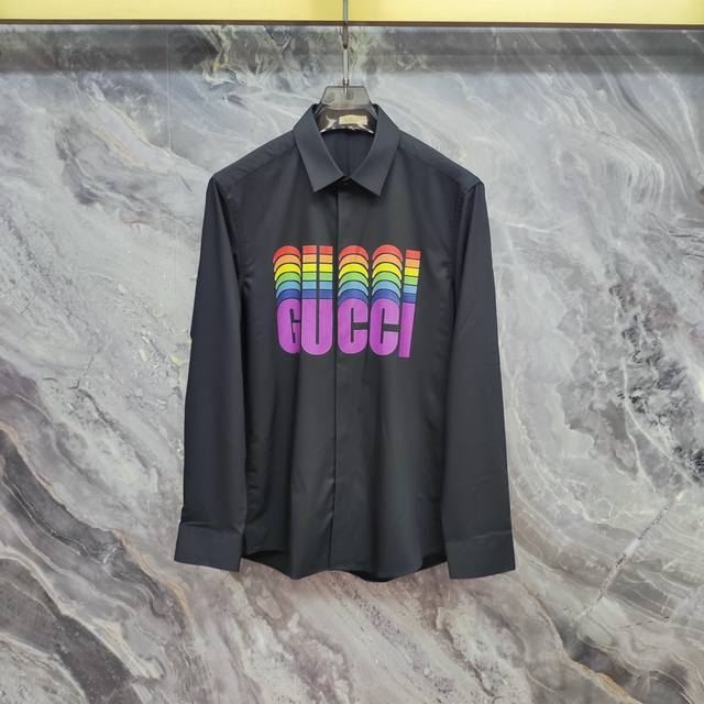 古奇 Gucci 2025Ss新款长袖 衬衫 衬衣，高端版本！专柜定制面料 透气舒适度高，细节无可挑剔，品牌元素设计理念，体现高品质。手感细腻柔软！呈现休闲裁剪