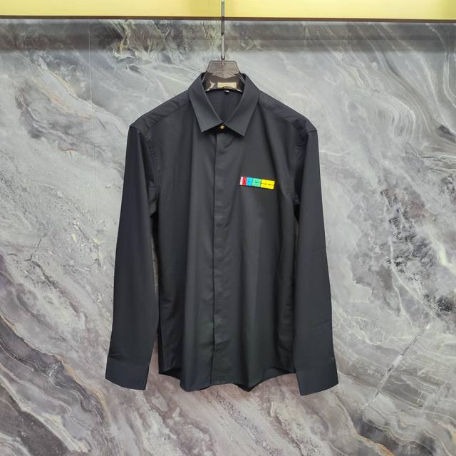 古奇 Gucci 2025Ss新款长袖 衬衫 衬衣，高端版本！专柜定制面料 透气舒适度高，细节无可挑剔，品牌元素设计理念，体现高品质。手感细腻柔软！呈现休闲裁剪