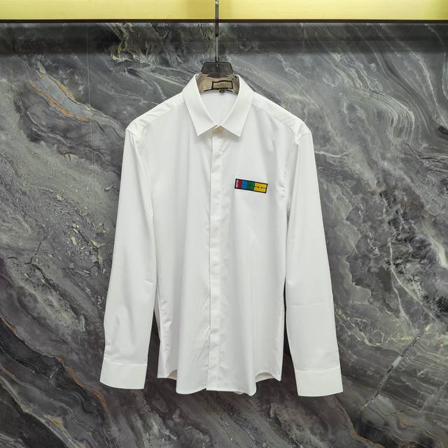古奇 Gucci 2025Ss新款长袖 衬衫 衬衣，高端版本！专柜定制面料 透气舒适度高，细节无可挑剔，品牌元素设计理念，体现高品质。手感细腻柔软！呈现休闲裁剪