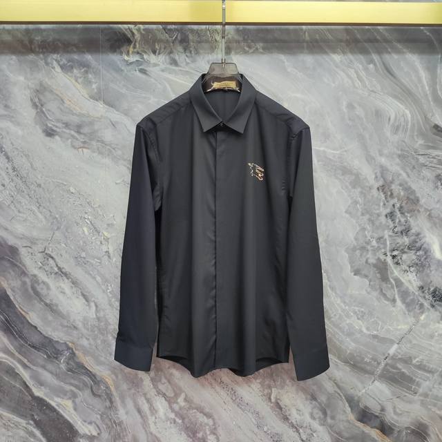 巴宝莉 Burberry 2025Ss新款长袖 衬衫 衬衣，高端版本！专柜定制面料 透气舒适度高，细节无可挑剔，品牌元素设计理念，体现高品质。手感细腻柔软！呈现