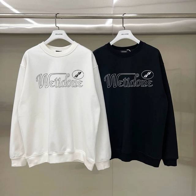 We11Done 镂空字母 高街美式宽松圆领卫衣 男女情侣款 Size：S-L Color：白色、黑色 配置齐全，全套定制的Yuan版辅料，包装袋原版标签，每个