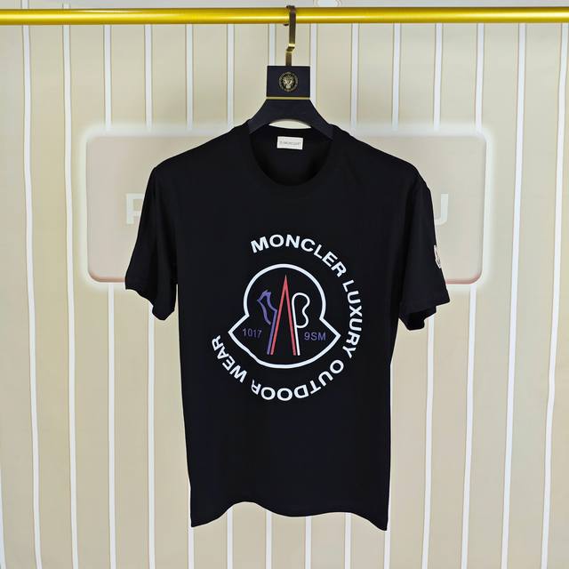 M*Ncler 蒙口2025春夏新款原单男士圆领短袖T恤 专柜同步售卖 高端品质 高版本 Os版型阔版 爆款胸前印花字母Logo袖上绣胶标设计 定制进口双股10