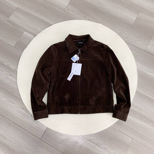 巴恩夹克深咖仿牛绒复古翻领麂皮正肩版型外套 货号7055 颜色 咖啡色 尺码 S M L Xl 材质 面部100%粘胶纤维 里布100%聚酯纤维 很适合秋季的一