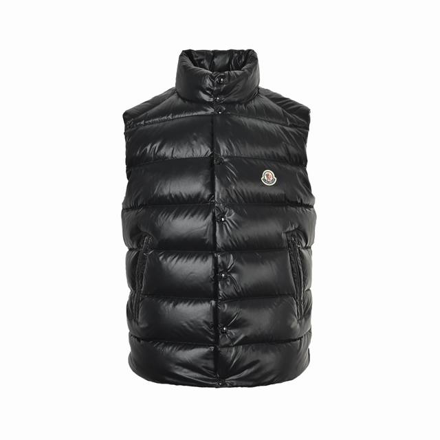 Moncler 蒙口 经典立领羽绒马甲 Moncler蒙口最经典的羽绒马甲Moncler Maya系列经典修身短款羽绒马甲，每年都很火的基础款，Hhh陈奕迅同款