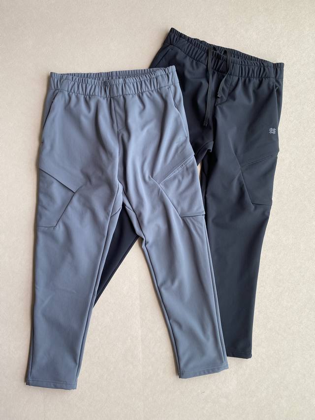 上新 Kolon Sport可隆加绒工装口袋软壳裤防泼水防风耐磨透湿男士保暖V-Fit热压微锥长裤 大身采用锦纶和氨纶混纺加绒面料，具有防风、防泼水、保暖、耐磨