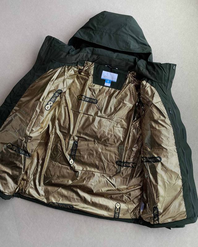 上新 蒋奇明同款 哥伦比亚户外男金点拒水白鸭绒800蓬羽绒服Xe2522 Columbia 科技锁温 拒水干爽 无惧户外泼溅，舒享轻松户外 商品信息 科技:奥米