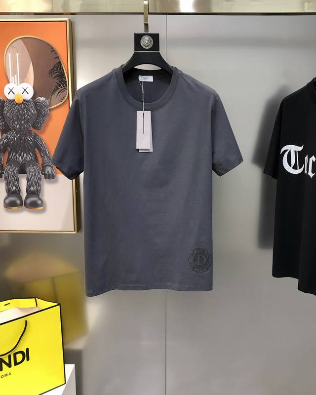 D*Or 迪奥2025早春新款原单男士圆领短袖T恤 专柜同步售卖 高端品质 高版本 Os版型阔版 爆款衣角后背印胶字母Logo图案设计 定制进口双股100%纯棉