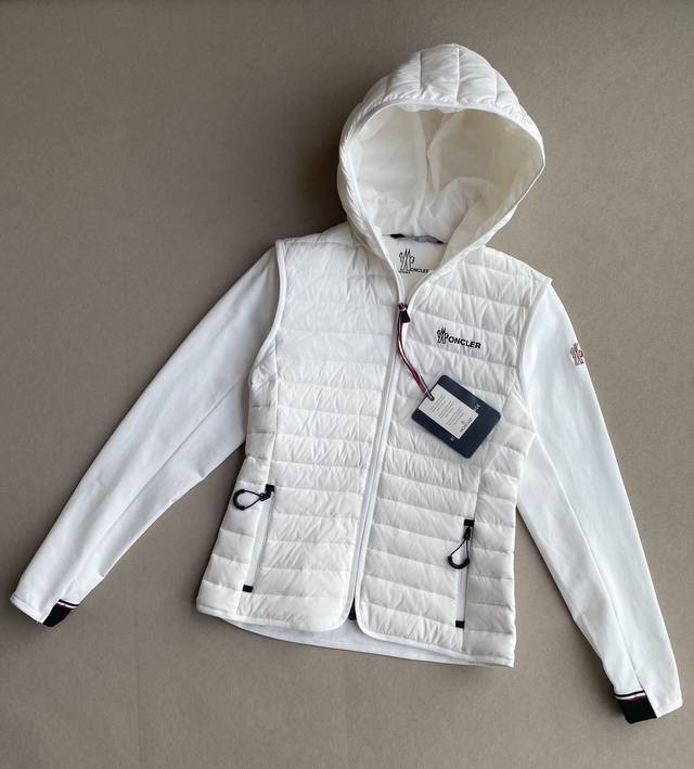上新 户外系列轻薄滑雪服 Moncler Grenoble 90白鸭绒填充纯色徽标字母拉链舒适简约时髦轻便修身拼接款连帽羽绒服外套外套！！！ Moncler25