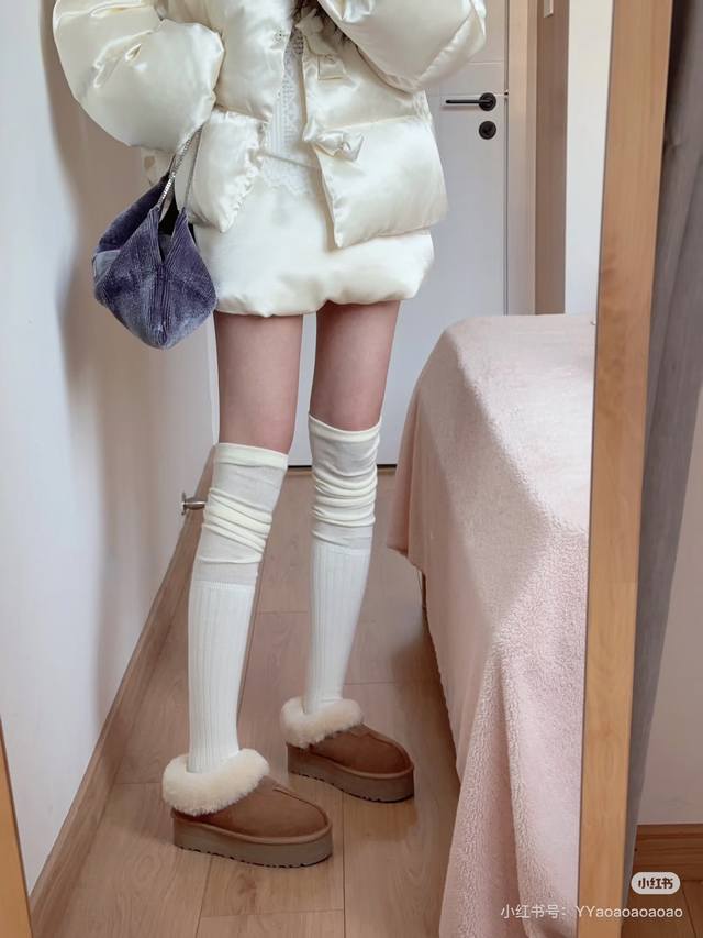 爆款回归！是谁拥有了Ugg塔茨特！ 前两年就一直想购入奈何断货严重，朋友圈刷到店员发的回归广告，立马就冲去店里了。