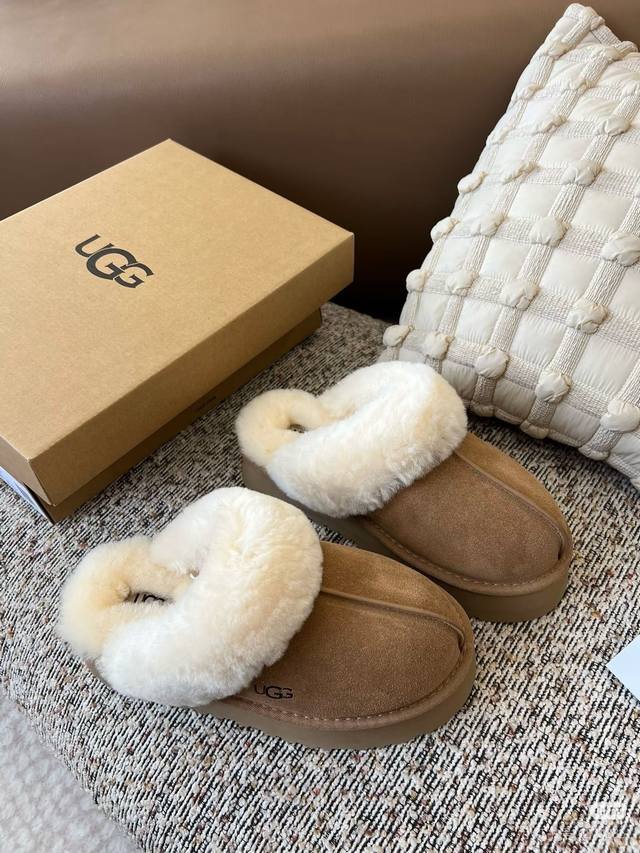 降温后的第一双毛毛拖鞋！ Ugg 3㎝厚底星拖！ 咱啥都不用说。就是好穿。搭配毛茸茸的衣服，再套个羽绒服，温暖过冬！