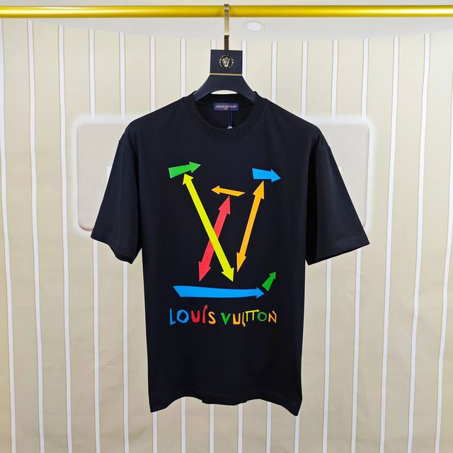 Lv 路易威登2025春夏新款原单男士圆领短袖速干T恤 专柜同步售卖 高端品质 高版本 Os版型阔版 爆款胸前印花Logo图案设计 定制进口双股100%纯棉面料