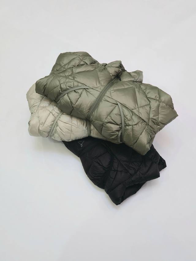 Roa Hiking Light Down 机能防撕裂轻质保暖羽绒服 定染10D防撕裂格纹面料带有一定的拒水性 400T胆布 国标90白鸭绒平均220克填充 注