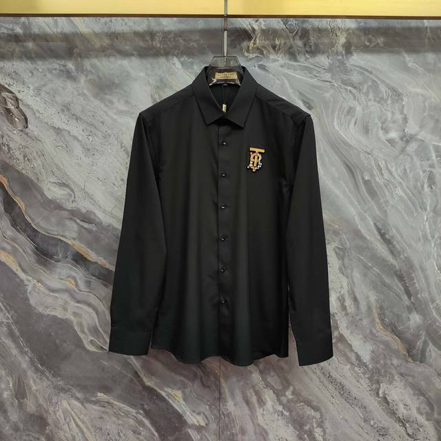 巴宝莉 Burberry 2025Ss新款长袖 衬衫 衬衣，高端版本！专柜定制面料 透气舒适度高，细节无可挑剔，品牌元素设计理念，体现高品质。手感细腻柔软！呈现