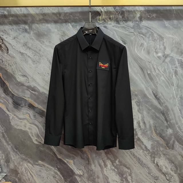 Fd 芬迪 2025Ss新款长袖 衬衫 衬衣，高端版本！专柜定制面料 透气舒适度高，细节无可挑剔，品牌元素设计理念，体现高品质。手感细腻柔软！呈现休闲裁剪，上身