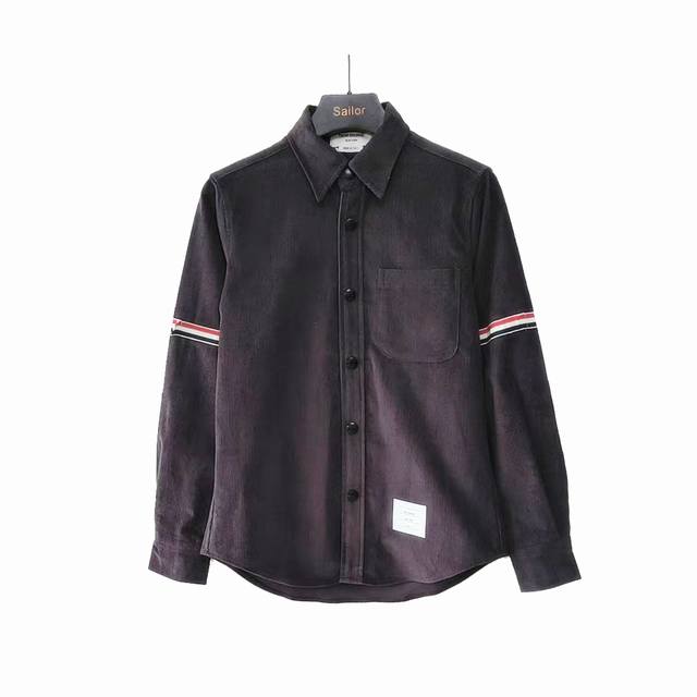 实拍细节图+尺码表 Thom Browne 汤姆布朗 灯芯绒双袖标织带厚款夹克衬衫外套 面料采用灯芯绒加厚面料 双袖标Tb标志性款式 扣子采用品质四合扣 自家品
