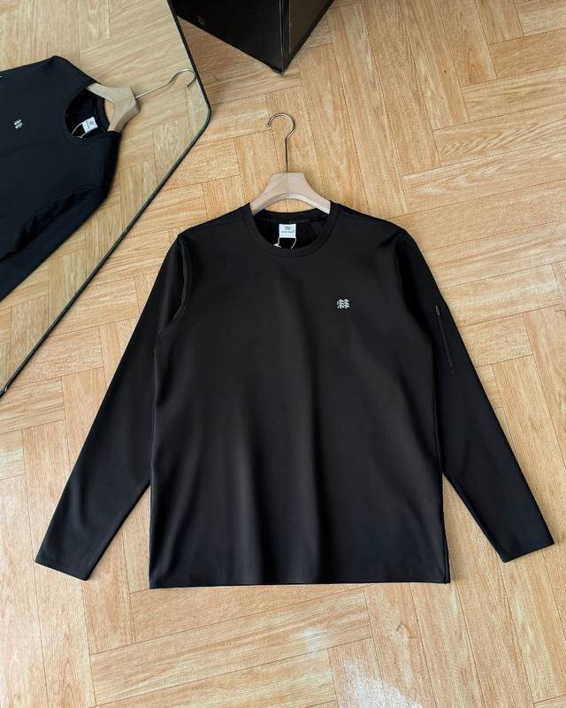 Kolon Sport可隆户外休闲压胶上衣微拉绒防晒Upf70+男士热压贴合圆领长袖打底T恤 袖口和下摆热压处理，减少摩擦不适感，外观干净整洁更美观！ 手臂上激