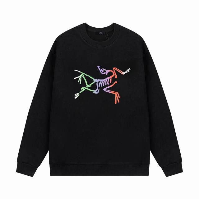 Arcteryx始祖鸟24Ss胸前彩色渐变Logo印花圆领卫衣 面料：采用100%定织400G低弹无尘精棉面料 辅料：原版领标 水洗唛 吊牌 三标齐全 ：黑色