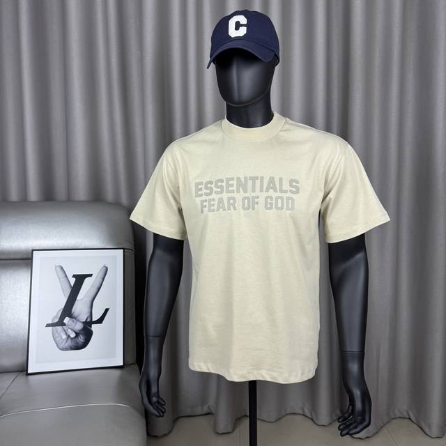 供 海豹灰 独家臻品 复线经典纯色Logo双排字母硅胶印花圆领短袖男女同款T恤 -面料采用260G双纱纯棉，胚布经过环保染色后再高温水洗刷毛，保证手感的同时大大