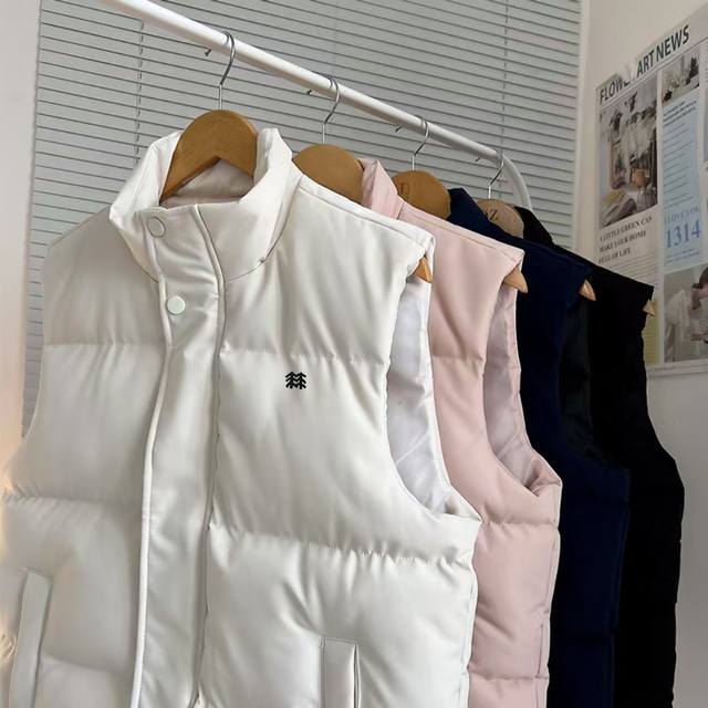 Kolon Sport 可隆冬季新款印花棉服马甲外套,适合所有人穿的宽松棉衣,男女同款,有趣灵魂的配色质感,有型的面料,饱含调性和设计感,胸前经典印花Logo, Kolon Sport 可隆冬季新款印花棉服马甲外套,适合所有人穿的宽松棉衣,男女同款,有趣灵魂的配色质感,有型的面料,饱含调性和设计感,胸前经典印花Logo,