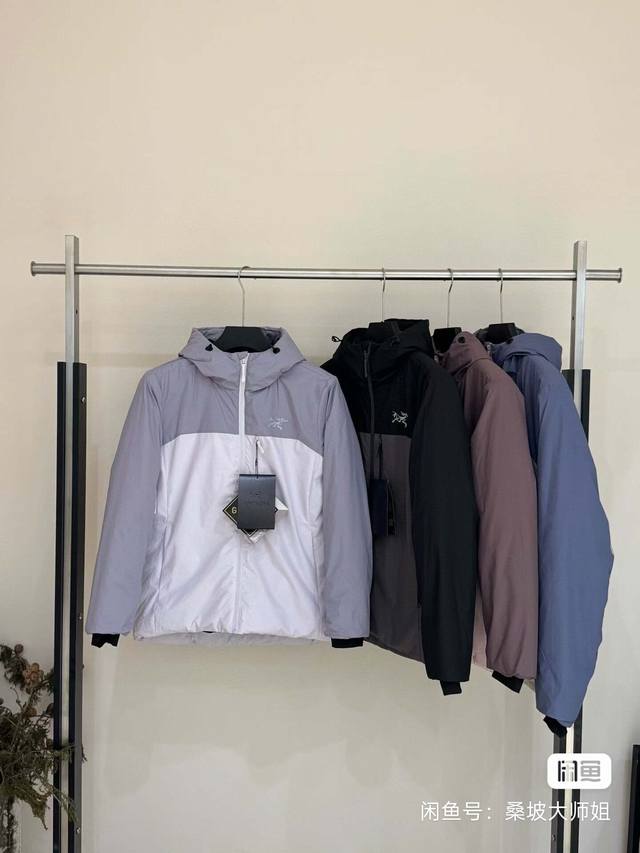 始祖鸟阿童木轻量化棉服 拼色设计 情侣款可搭 拼色新颖设计 内里保暖舒适 男女同款 S-2Xl码全 面料轻薄透气 适合户外运动通勤 颜色：灰白拼 黑灰拼 蓝灰拼