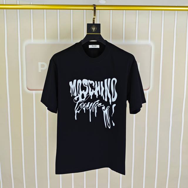 M*Schino 莫斯奇诺2025春夏新款原单男士圆领短袖T恤 专柜同步售卖 高端品质 高版本 Os版型阔版 爆款印胶印花字母Logo图案设计 定制进口双股10