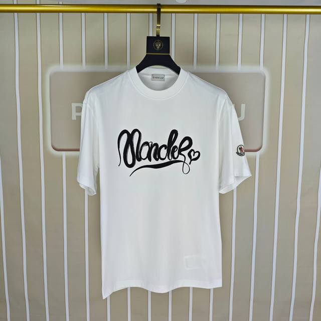 M*Ncler 蒙口2025春夏新款原单男士圆领短袖T恤 专柜同步售卖 高端品质 高版本 Os版型阔版 爆款胸前印花字母Logo设计 袖上绣布标 定制进口双股1