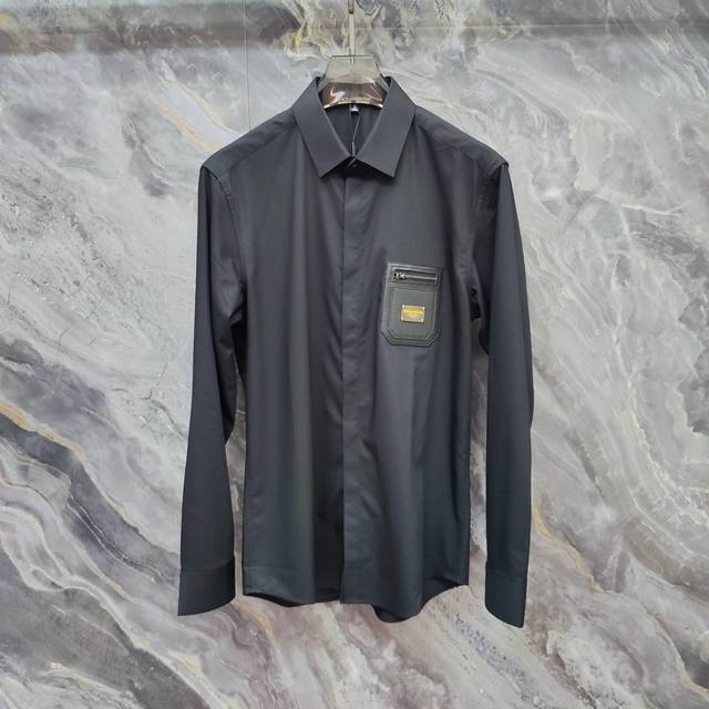 杜嘉班纳 Dg 2025Ss新款长袖 衬衫 衬衣，高端版本！专柜定制面料 透气舒适度高，细节无可挑剔，品牌元素设计理念，体现高品质。手感细腻柔软！呈现休闲裁剪，