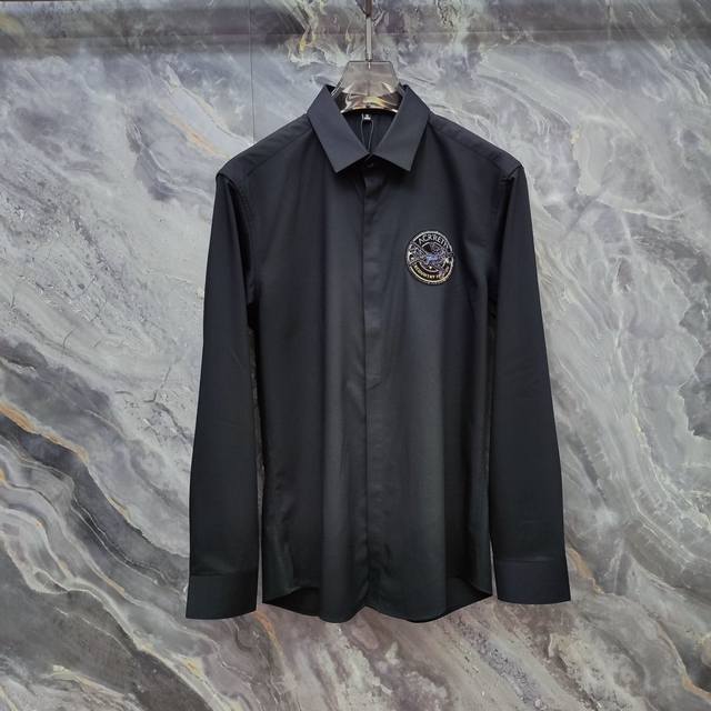 始祖鸟 2025Ss新款长袖 衬衫 衬衣，高端版本！专柜定制面料 透气舒适度高，细节无可挑剔，品牌元素设计理念，体现高品质。手感细腻柔软！呈现休闲裁剪，上身版型