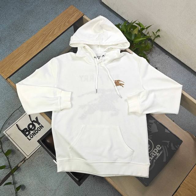 上新 款号：Kkf06 2025秋冬新款Burberry巴宝莉经典刺绣战马字母Logo绣花休闲情侣连帽毛圈卫衣，340克重大毛圈面料，质感扎实挺括，上身舒适有腔