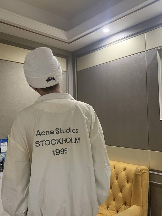 8122 定制 北欧潮流先锋Acne Studios，以极简的设计经过艺术的沉淀与升华，成为时尚界低调人士的首选，干净又新颖的格调是冷淡风的典型代表。 新款，，