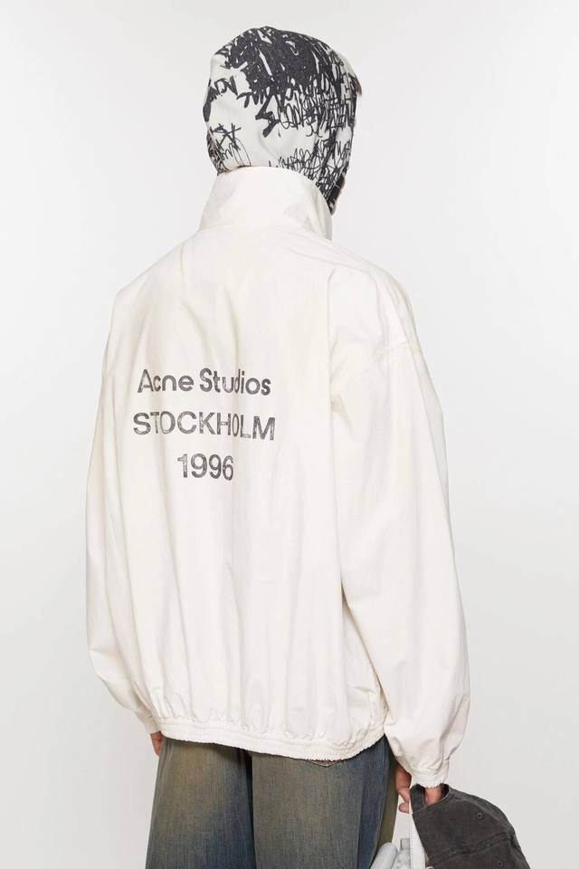 8122 定制 北欧潮流先锋Acne Studios，以极简的设计经过艺术的沉淀与升华，成为时尚界低调人士的首选，干净又新颖的格调是冷淡风的典型代表。 新款，，