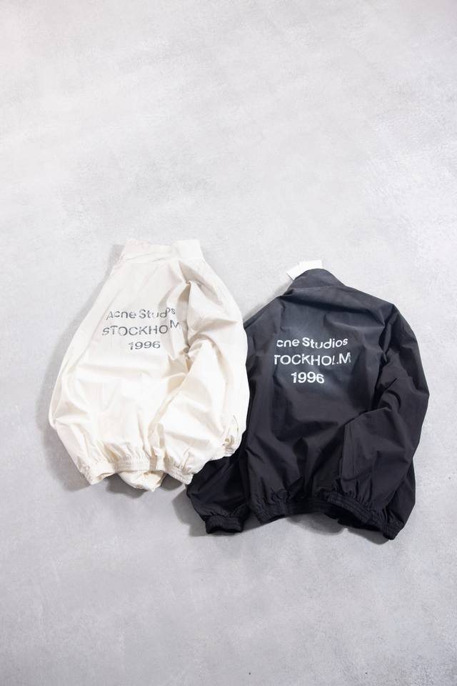 8122 定制 北欧潮流先锋Acne Studios，以极简的设计经过艺术的沉淀与升华，成为时尚界低调人士的首选，干净又新颖的格调是冷淡风的典型代表。 新款，，