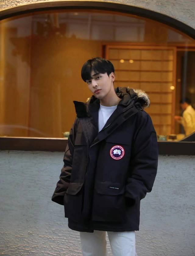 7999 Canada鹅 08款 Expedition 派克大衣 4660M 配色:黑色,米白色,粉 没有Xl Xxl ,,藏青色,石墨灰红标,石墨灰黑标!6色 7999 Canada鹅 08款 Expedition 派克大衣 4660M 配色:黑色,米白色,粉 没有Xl Xxl ,,藏青色,石墨灰红标,石墨灰黑标!6色