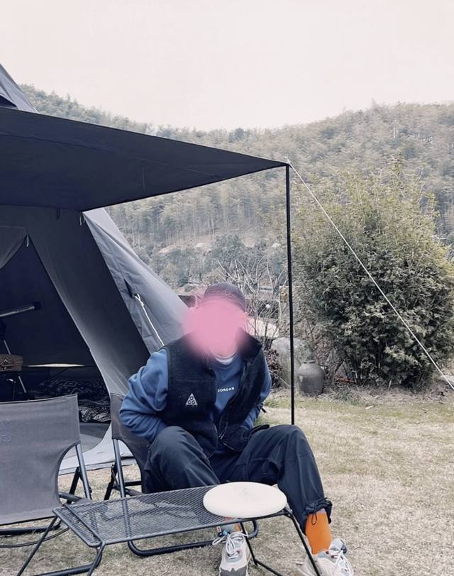 8115 叠穿利器，Acg全天候装备”。 全身4针6线弹力线迹牢固拉伸自如非常舒适加工工艺极度复杂， 裁片拼接整齐对位，整衣走线密度精准，细节品控自观。 用的都