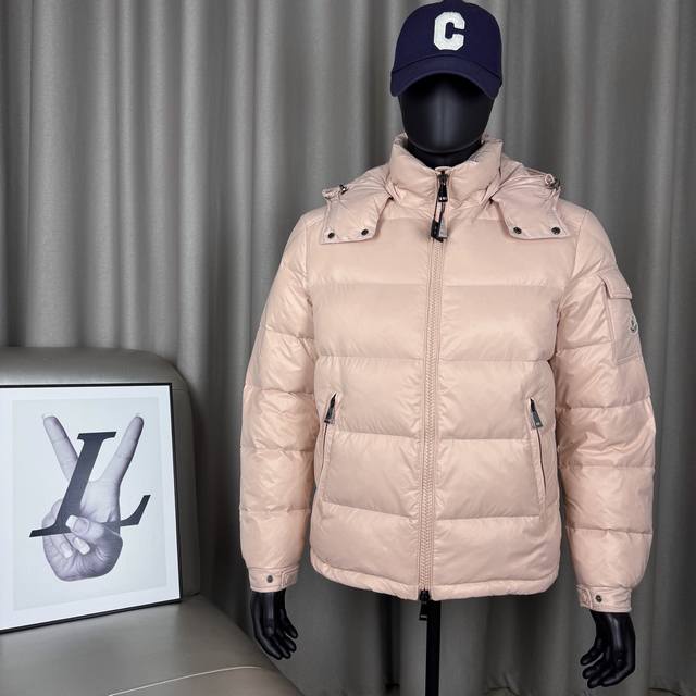 供 独家臻品 盟可昧蒙口Maya系列经典玛雅袖标口袋Logo可拆卸连帽羽绒服男女同款外套 -全套1:1定制辅料定制三标Yuan版吊牌Logo包装袋 -面料采用了