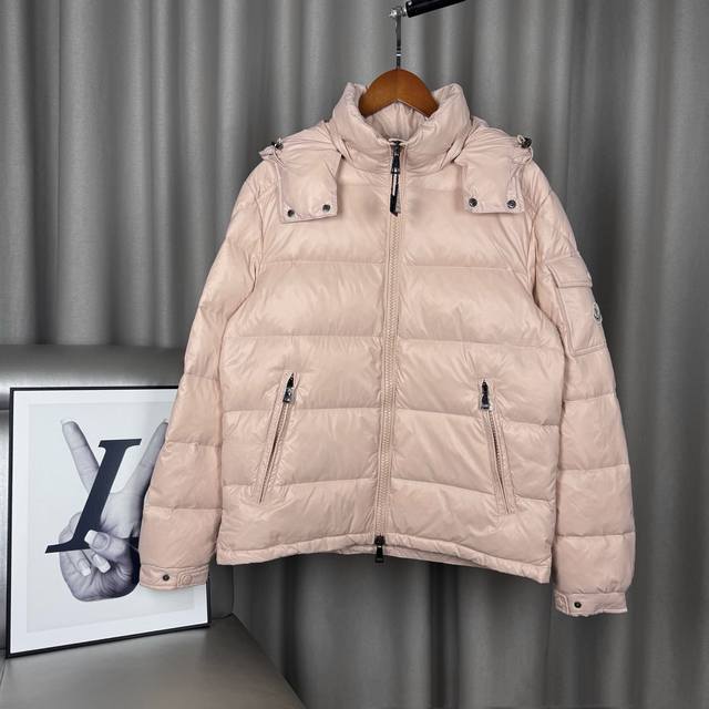 供 独家臻品 盟可昧蒙口Maya系列经典玛雅袖标口袋Logo可拆卸连帽羽绒服男女同款外套 -全套1:1定制辅料定制三标Yuan版吊牌Logo包装袋 -面料采用了