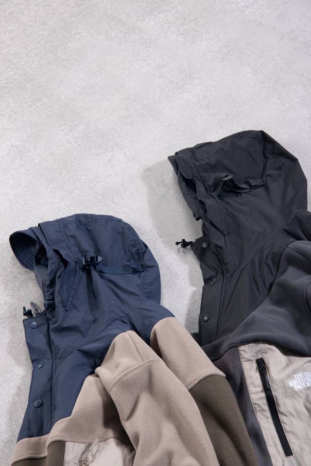 8096 定制 The North Face 北面 是1966年由Douglas Tompkins和Kenneth Hap Klopp在美国创立的户外品牌。一开