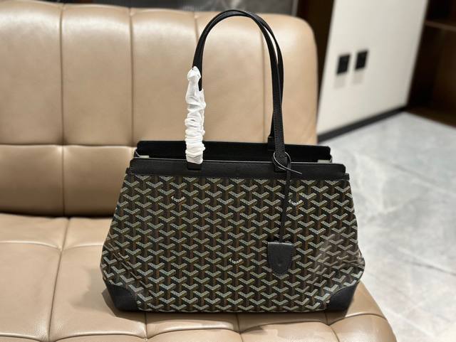 戈雅购物袋 Goyard Bellechasse Biaud通勤包白领金领必备款哦 通勤包，有型又轻便 内部底部附有底板，有支撑力, 并且是唯一-- 款自带包夹