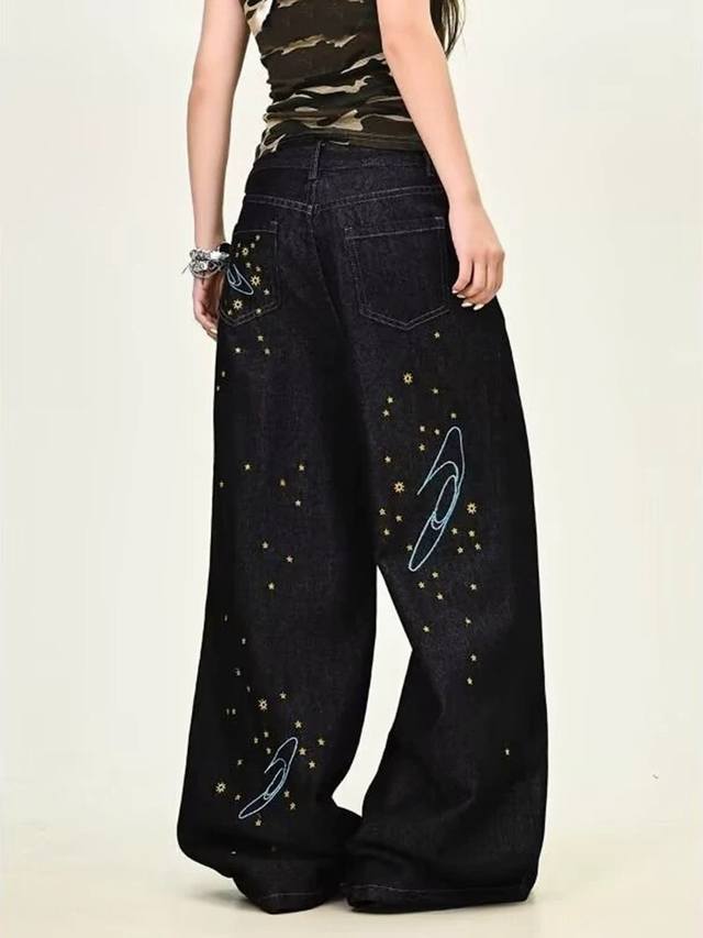 款号Xk3622 美式高街印花设计感刺绣牛仔裤男女街头潮流宽松直筒个性炸街长裤，面料定制经过一流的高工艺水洗 ，质地紧密 色泽均匀 纹理清晰，上身非常舒适 直筒