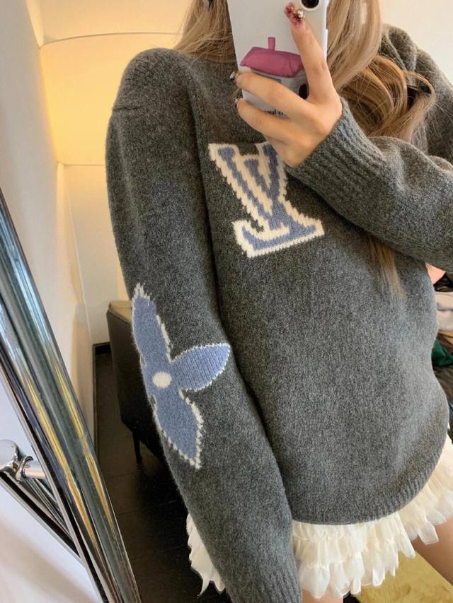 Louis Vuitton路易威登滑雪系列提花羊毛加厚高级灰毛衣 正确版本 超级种草的滑雪季毛衣随便穿都好看的款 双臂后背提花Logo太好看了 上身显白白！ 羊