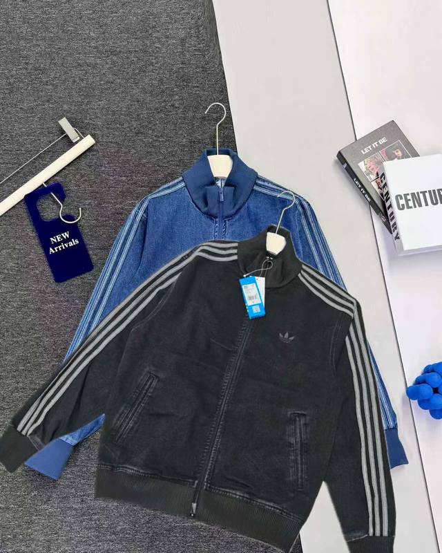 实拍细节图 降价 控 2025秋冬新款Adidas阿迪达斯三叶草复古拉链三道杠水洗牛仔夹克外套明星同款！ 款号：Jc6233 原版复刻 顶级品质 经典水洗面料真