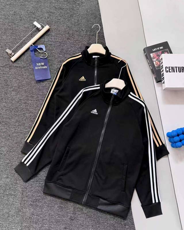 实拍细节图 控 ！Adidas 运动生活休闲立领条纹品牌Logo黑底金条纹夹克 男女同款 Adidas阿迪达斯三叶草25S新款立领运动宽松夹克外套男女同款宋雨琦