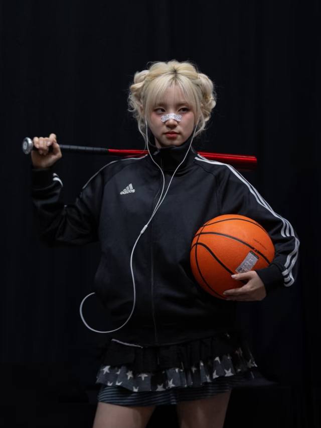 控 ！Adidas 运动生活休闲立领条纹品牌Logo黑底金条纹夹克 男女同款 Adidas阿迪达斯三叶草25S新款立领运动宽松夹克外套男女同款宋雨琦爱豆同款阿迪