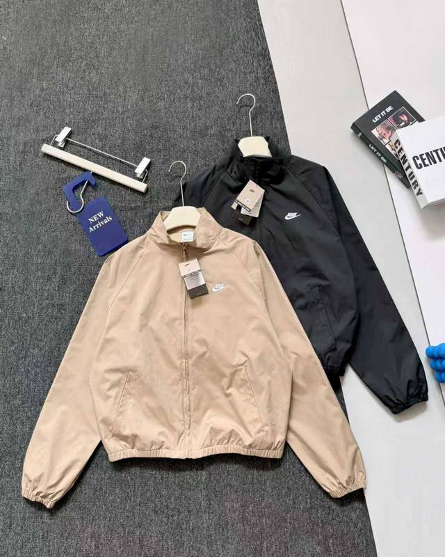 实拍细节图 控 Nike耐克男子宽松插肩防水夹克25秋季新款叠搭网眼刺绣舒适外套官方Nike 号Hv1 官网号：Hv1 原版复刻顶级，全套辅料包装 颜色：黑色