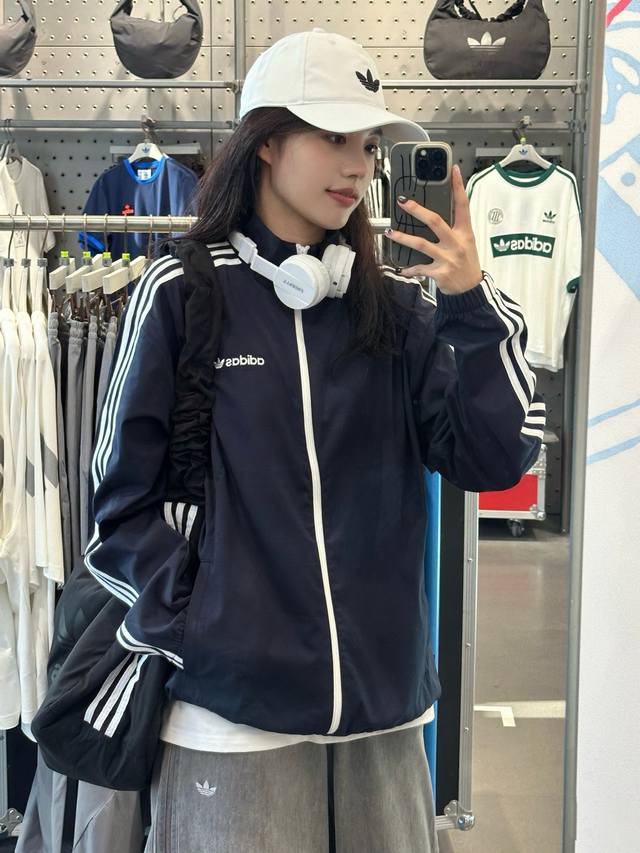 控 Adidas阿迪达斯三叶草25S新款情侣款运动条纹长袖复古立领夹克外套 通用 传奇墨水蓝 Adidas Originals Skateboarding Fi