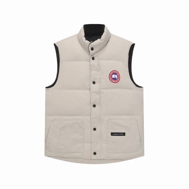 顶级实拍- 款号：Tt119 加拿大鹅一直是被公认为最保暖的羽绒服 各种各路Ins红人、网红、明星也时常穿他街拍 每年都有做Canada Goose 却依旧无法